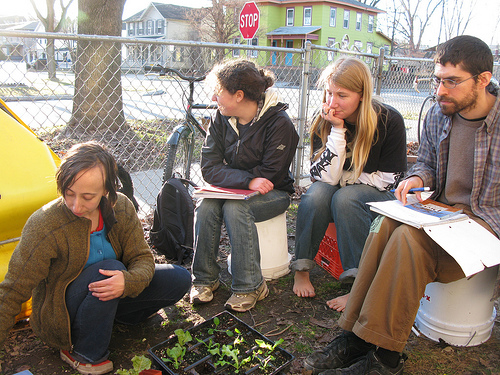 anna teaches a freeskool class on planning your home garden