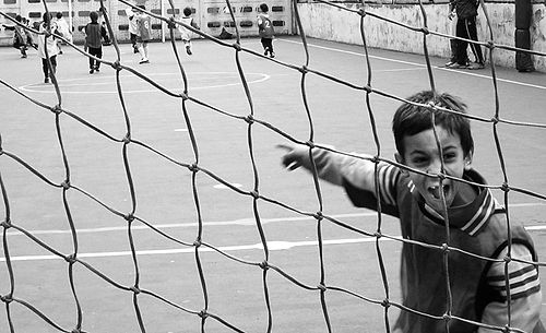 500px-kids_playing_soccer.jpg
