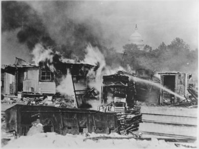 shacks_put_up_by_the_bonus_army_on_the_anacostia_flats_washington_dc_burning_after_the_battle_with_the_military_193_-_nara_-_531102.jpg