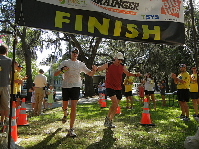 runners_finish_line_5830744097_d5bde9348d_z.jpg