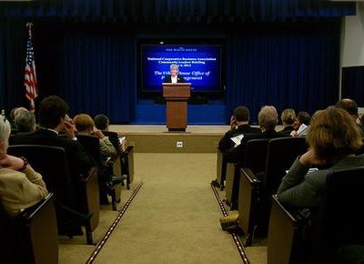 bailey_at_white_house_meeting1-485x290.jpg