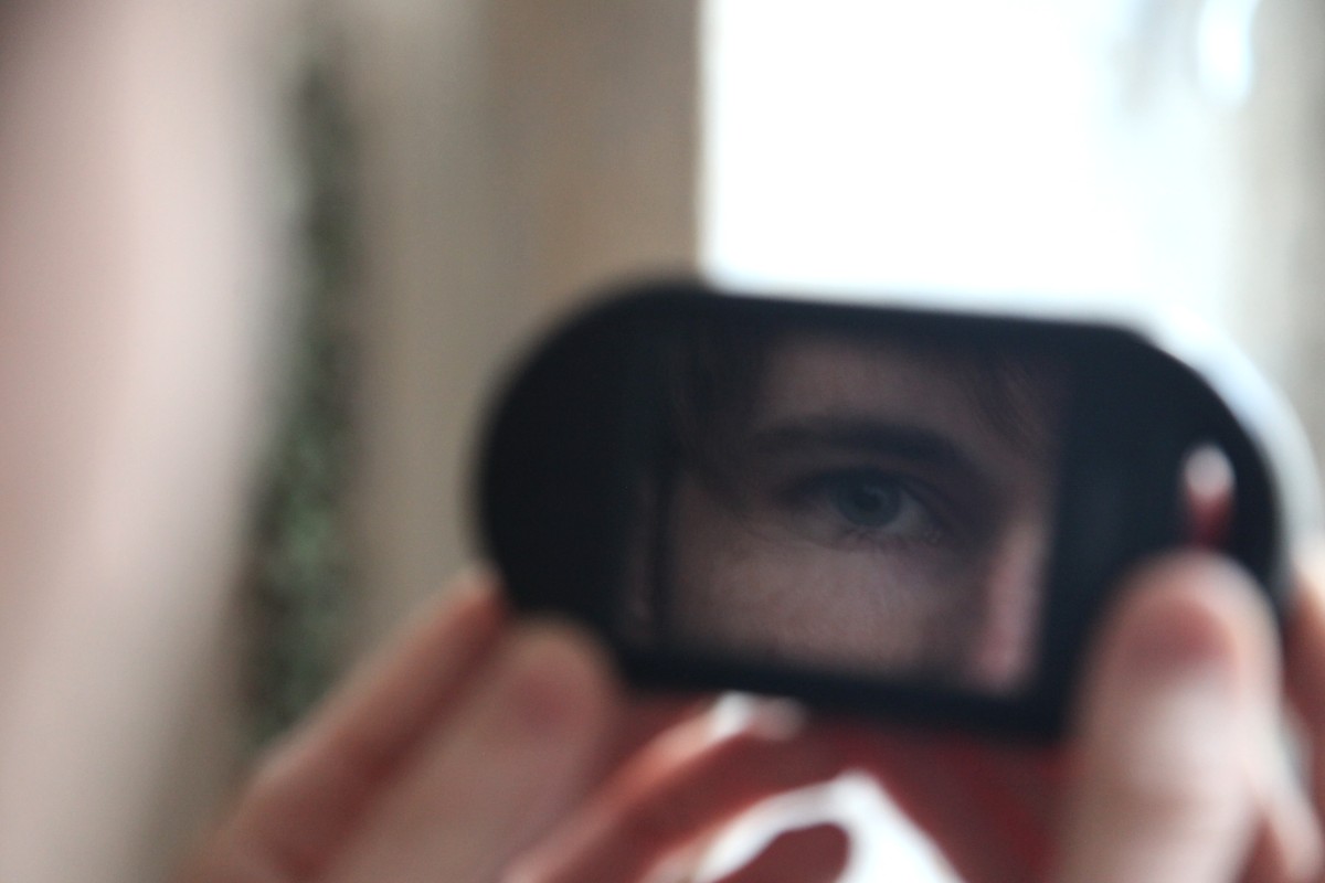 Works beautifully as a spy mirror. Or a makeup mirror, if you're that kind of spy.