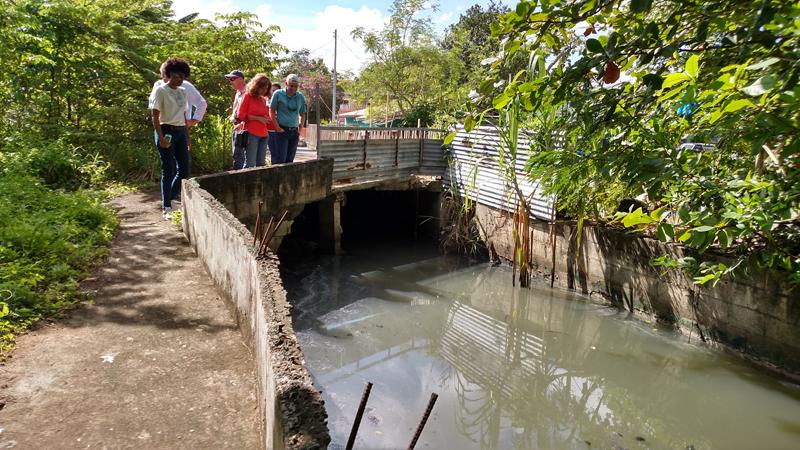 Caño Martín Peña at Israel and Bitumul communities where sewage flows into the channel. Caño Martín Peña at Israel and Bitumul communities where sewage flows into the channel.