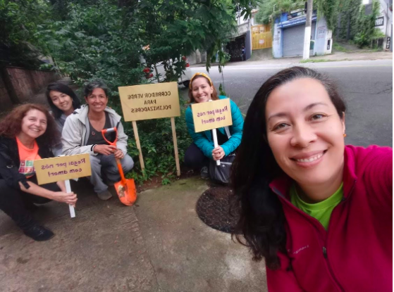 Community planting in Sao Paulo. Instituto Ecobairro