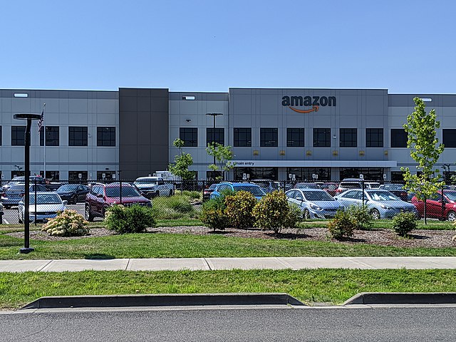 Amazon workers have accused the corporation of union busting in an effort to thwart their attempts at securing better working conditions. Credit: Wikimedia Commons