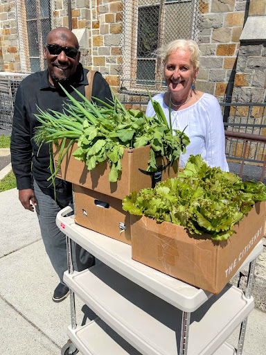 food waste: Two volunteers get involved in food recovery with a local food donation nonprofit in Fairfield Co., OH. Credit: Food Rescue US