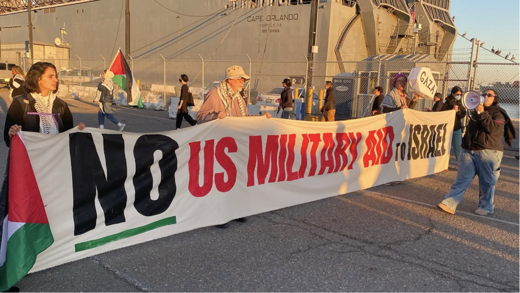 Direct Action for Palestine attempt to block a ship from departing the Port of Oakland